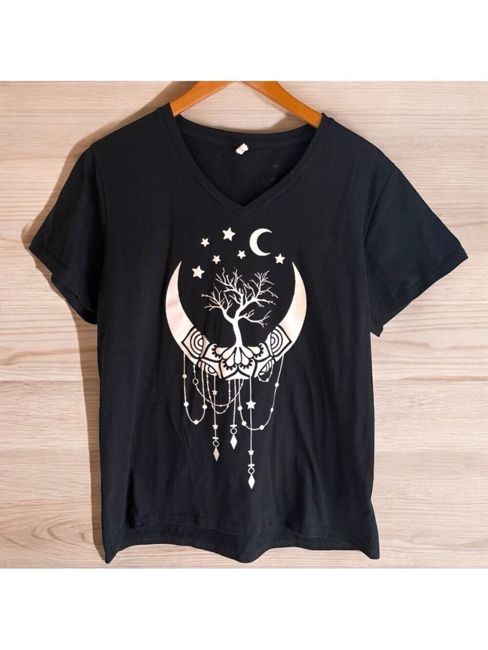 Chicyea-XL women’s v-neck crescent moon goddess t-shirt. 50/50 cotton. EUC!